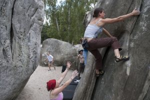 Cheymoon demonstrates one of the classic layback problems on the blue circuit at L'Elephant.